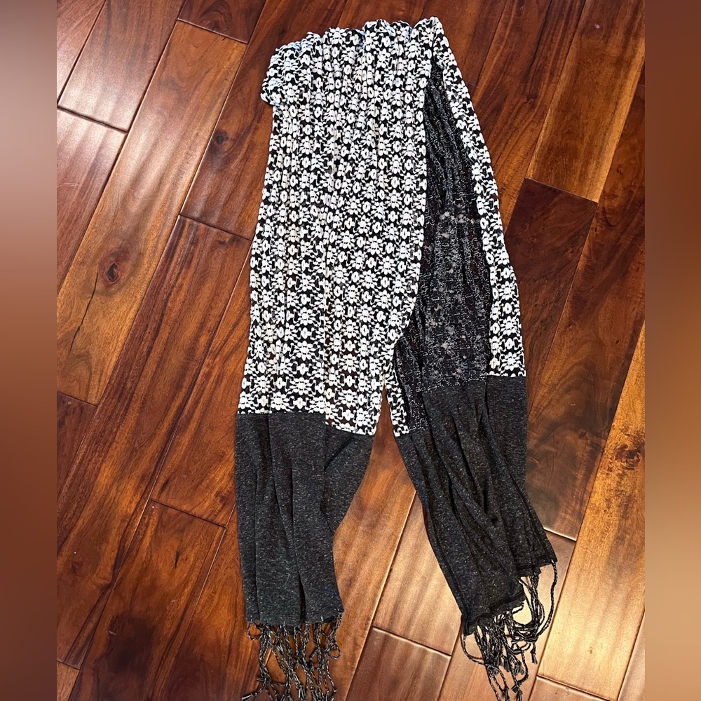 Women’s scarf